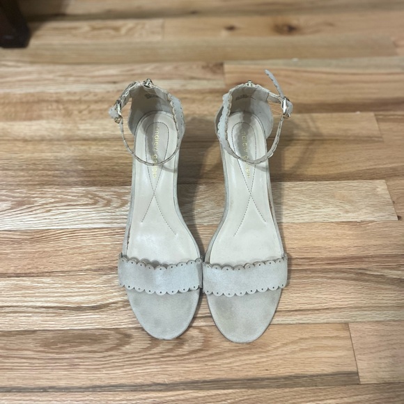 Scalloped heels - Picture 4 of 4